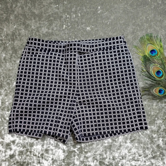 Ann Klein Geometric Pattern Shorts - Picture 1 of 9